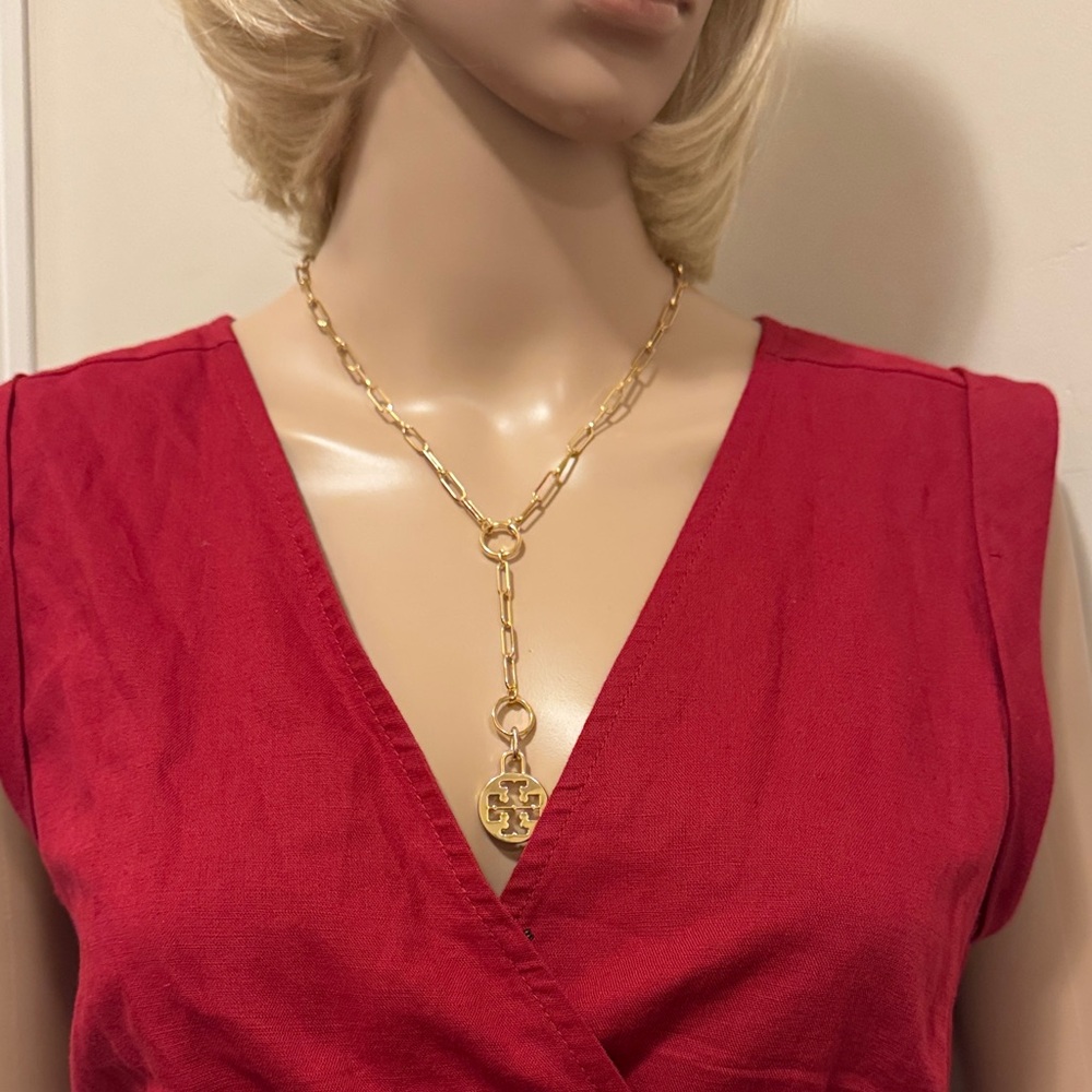NEW✨Pendant with Tory Burch
Round Logo charm/medallion - Picture 2 of 4